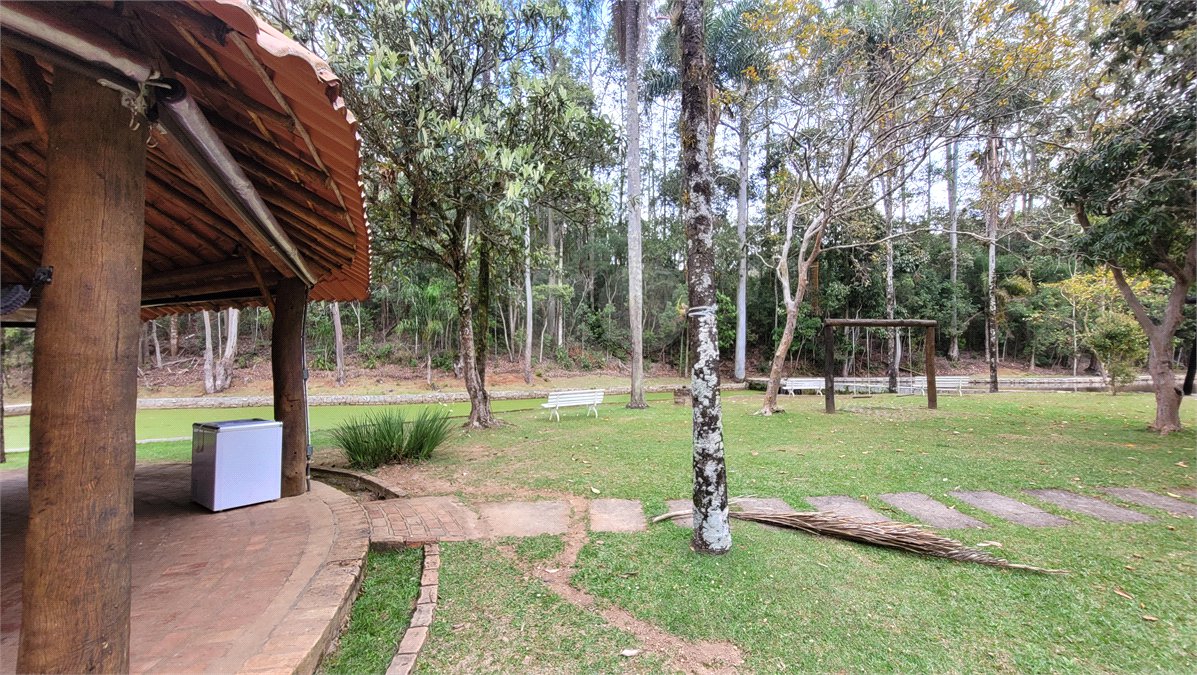 Casa à venda com 4 quartos, sendo 1 suíte, no condomínio Parque Suiça, Caieiras - SP