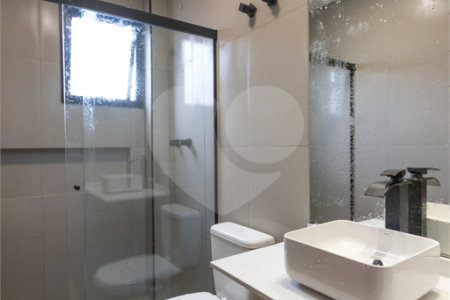 Sobrado à venda com 3 quartos, sendo 1 suíte, em Vila Gumercindo, São Paulo, SP