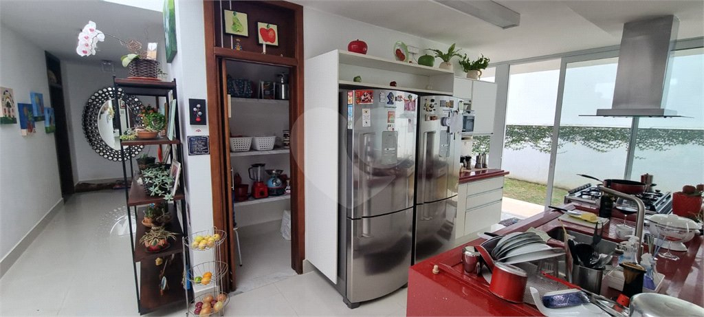 Casa à venda com 5 quartos, sendo 2 suítes, no condomínio Swiss Park, São Bernardo do Campo - SP