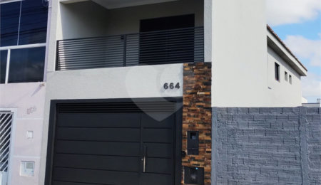Casa à venda com 3 quartos, sendo 1 suíte, em Vila Carolina, Itapetininga, SP