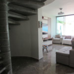 Casa de Alto Padrão com 5 Suítes e Lazer Completo– Guarujá