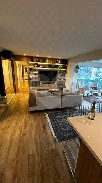 Apartamento à venda com 3 suítes em Vila Gertrudes, São Paulo, SP