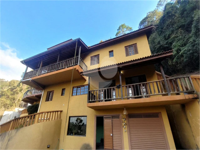 Casa à venda com 4 quartos, sendo 1 suíte, no condomínio Alpes da Cantareira, Mairiporã - SP