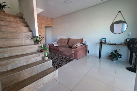 Casa à venda com 2 quartos em Vila Lavínia, Mogi das Cruzes, SP