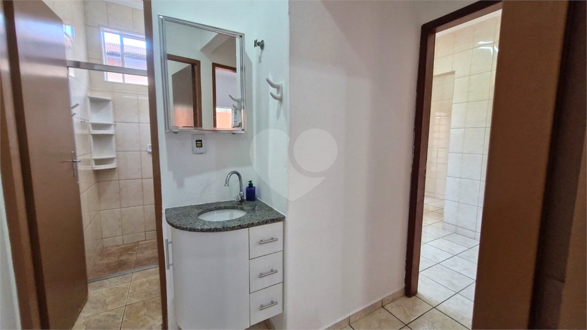 Casa para alugar com 3 quartos, sendo 1 suíte, no condomínio Santa Mônica, Atibaia - SP