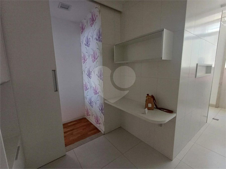 Apartamento à venda com 3 quartos, sendo 1 suíte,  em Lagoa, Rio de Janeiro, RJ