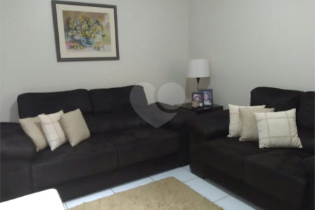Casa à venda com 4 quartos, sendo 2 suítes, em Jardim Adalgisa, Araraquara, SP