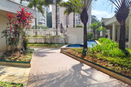 Apartamento à venda com 2 quartos, sendo 1 suíte,  em Vila Andrade, São Paulo, SP