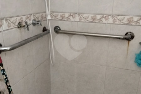 Apartamento à venda com 3 quartos, sendo 1 suíte,  em Aclimação, São Paulo, SP