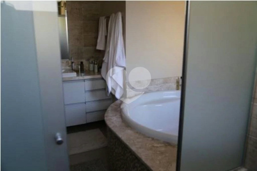 Casa à venda com 4 suítes no condomínio Suíça da Cantareira, Mairiporã - SP