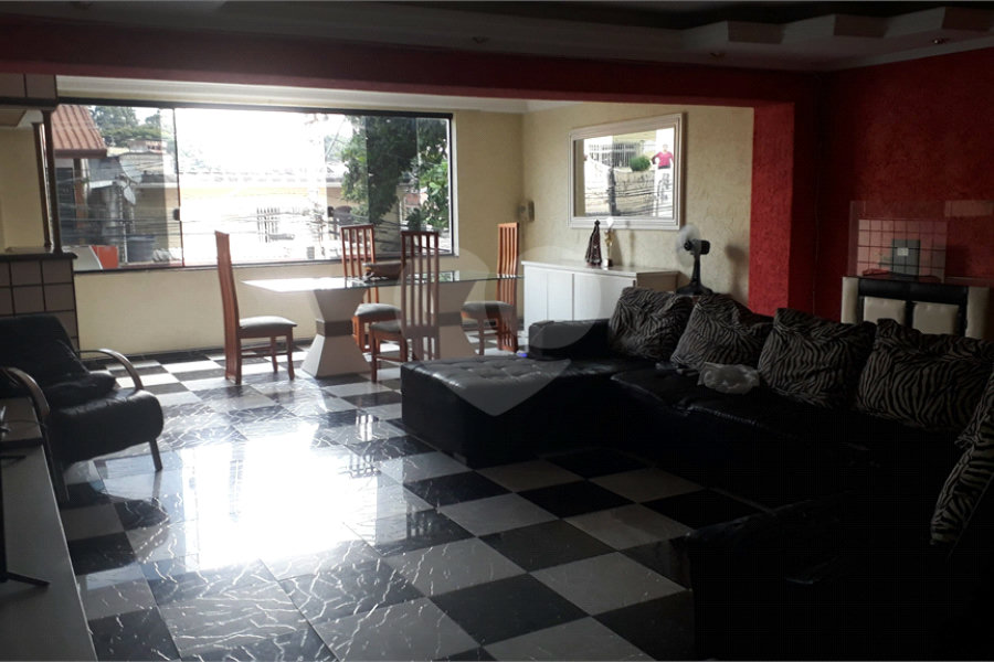 Sobrado à venda com 4 quartos, sendo 1 suíte, em Vila Nova Cachoeirinha, São Paulo, SP