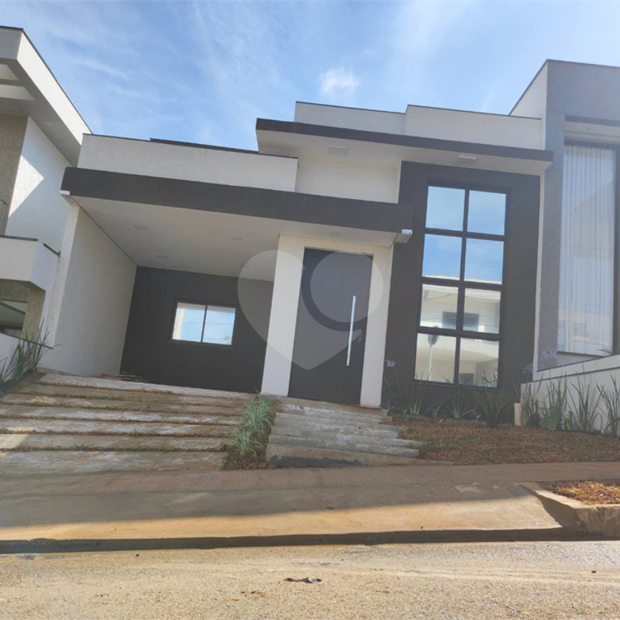 Casa à venda com 3 suítes no condomínio Condomíno Helena Maria, Sorocaba - SP