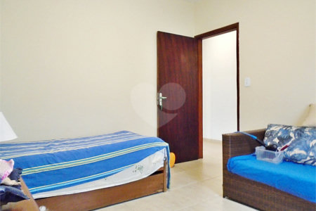Casa à venda com 3 quartos, sendo 1 suíte, no condomínio Praça Doutor José Augusto César,8, São Paulo - SP