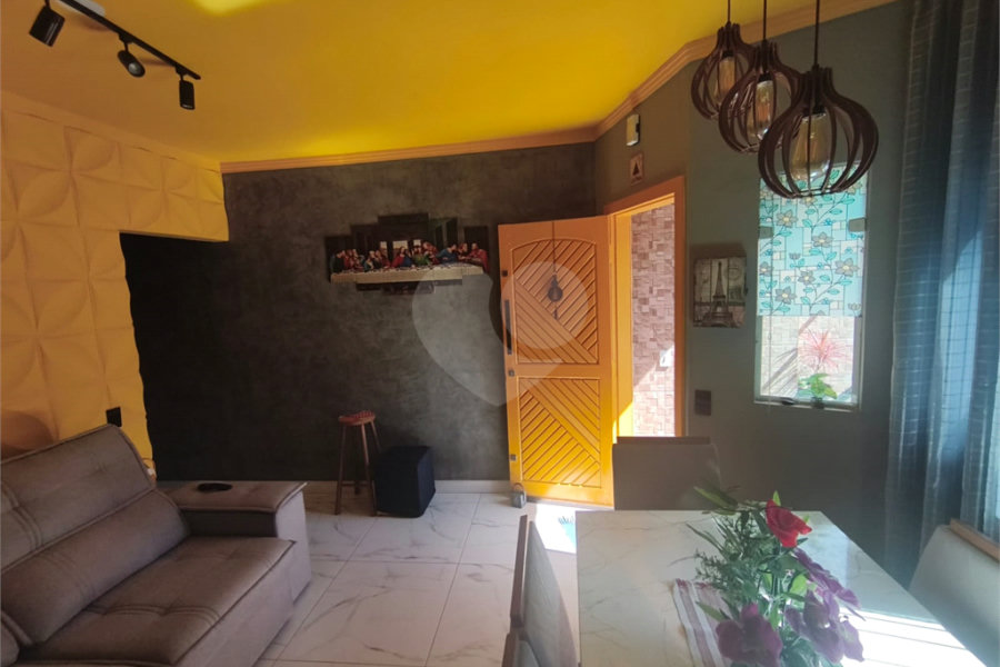 Sobrado à venda com 2 quartos, sendo 1 suíte, em Parque Novo Oratório, Santo André, SP