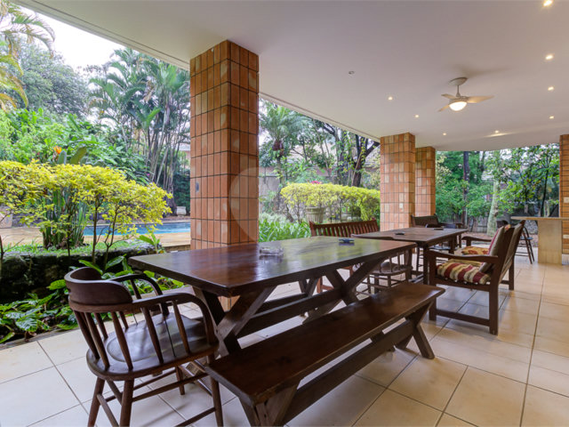 Casa à venda com 4 suítes no condomínio Vila Verde, São Paulo - SP
