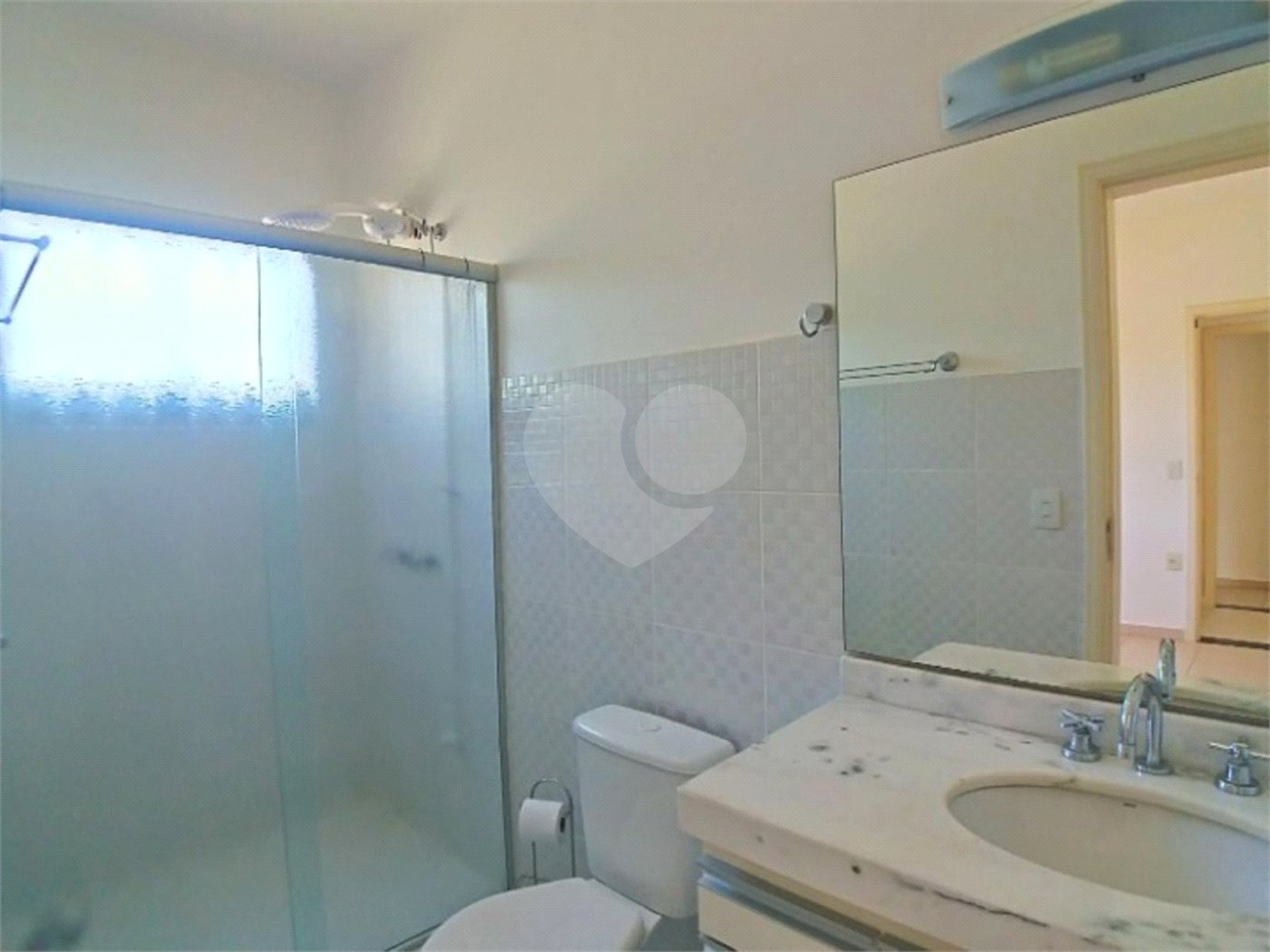 Casa à venda com 3 suítes no condomínio Terras de São Francisco, Vinhedo - SP