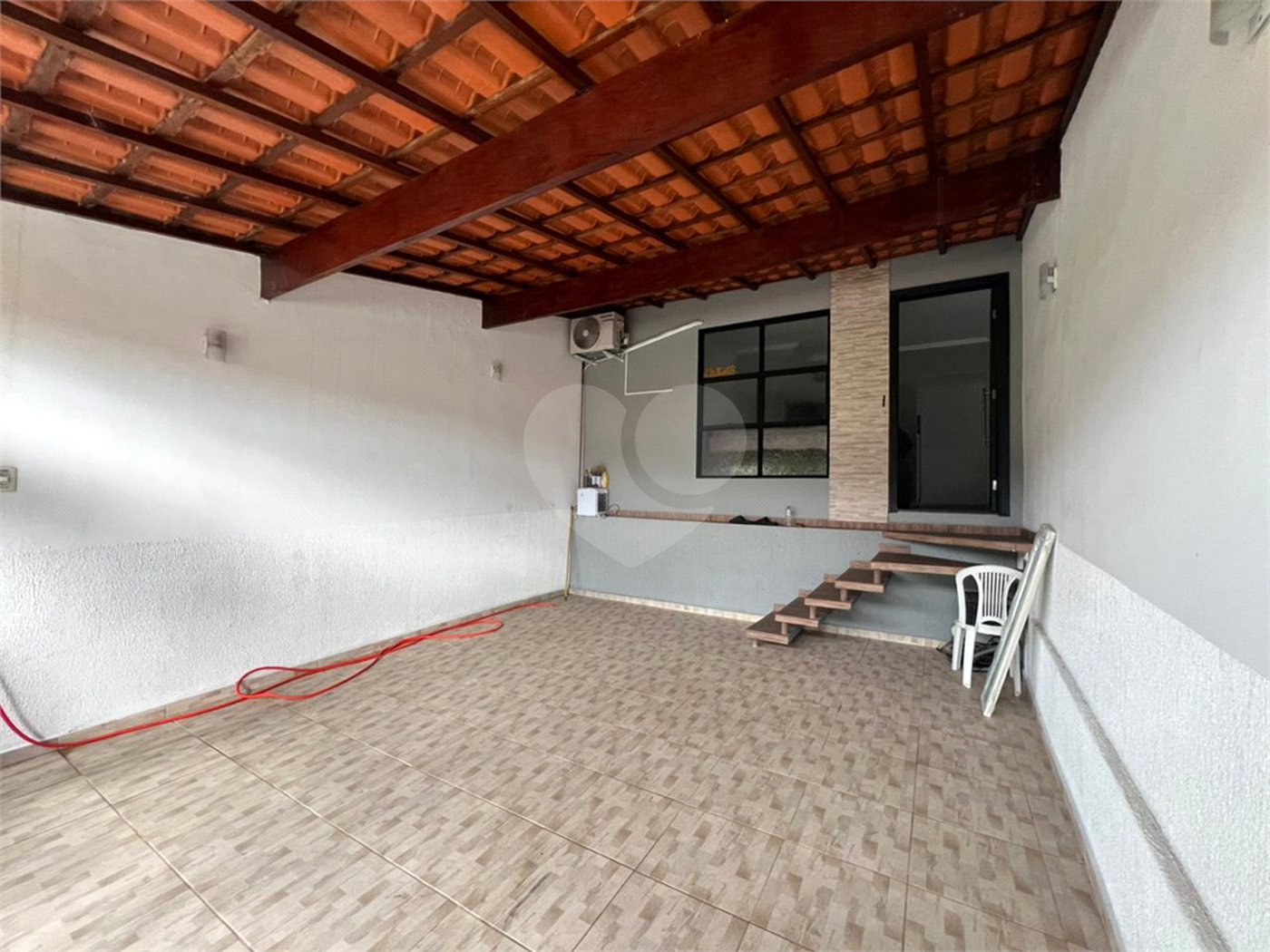Sobrado à venda com 3 quartos, sendo 1 suíte, em Lopes de Oliveira, Sorocaba, SP