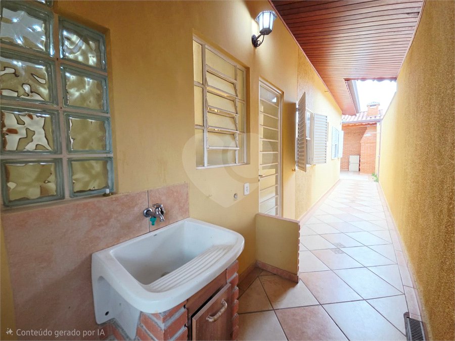 Casa à venda com 3 quartos, sendo 1 suíte, no condomínio Parque das Árvores, Sorocaba - SP