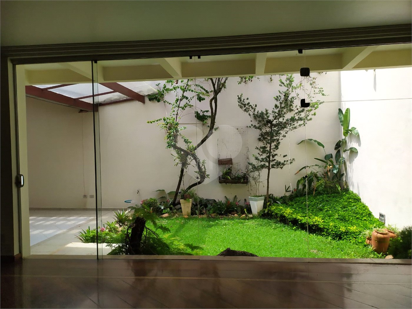 Casa à venda com 4 quartos, sendo 2 suítes, em Jardim das Vertentes, São Paulo, SP
