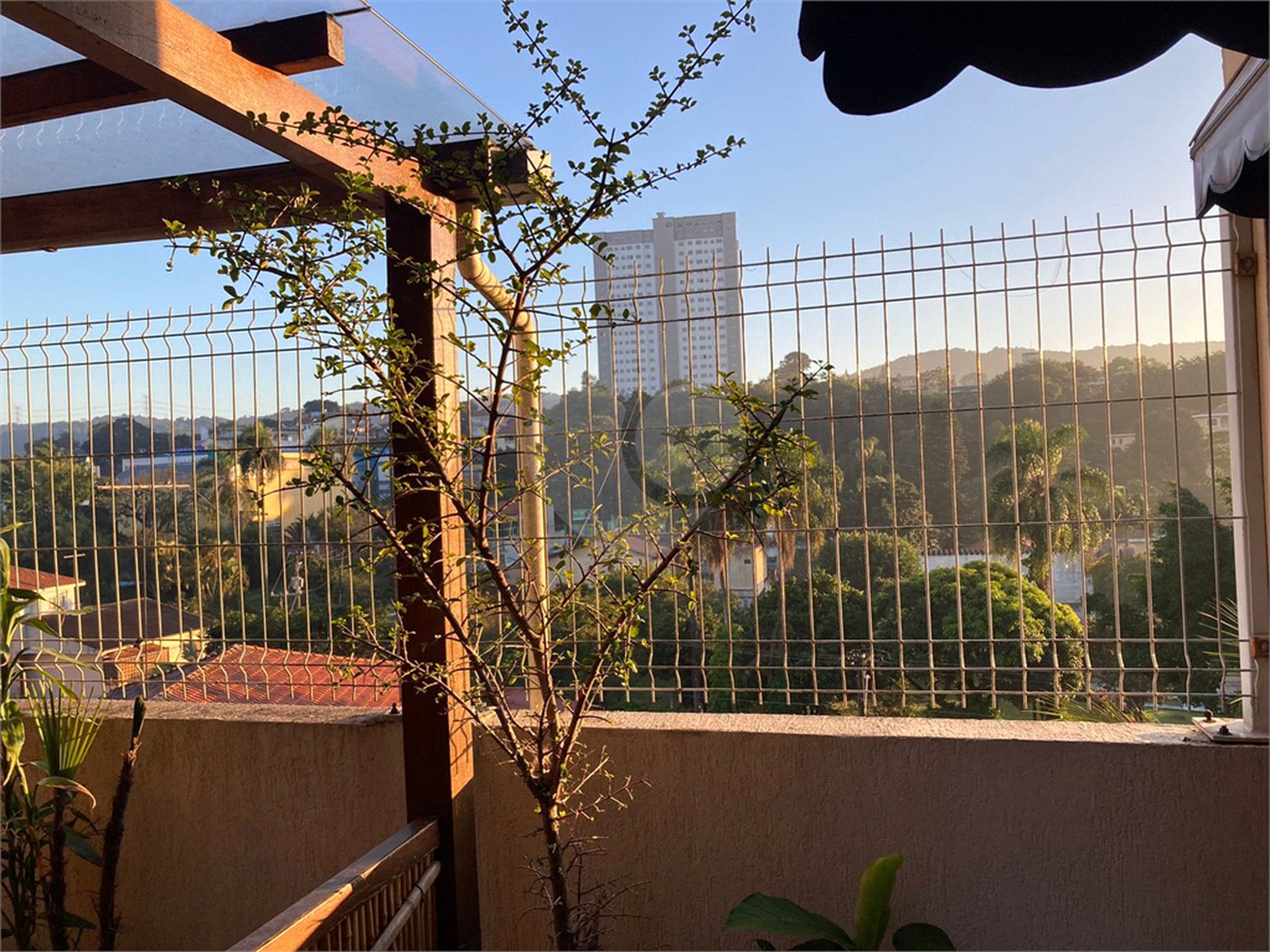 Casa à venda com 3 quartos, sendo 1 suíte, no condomínio Barbará II, São Paulo - SP