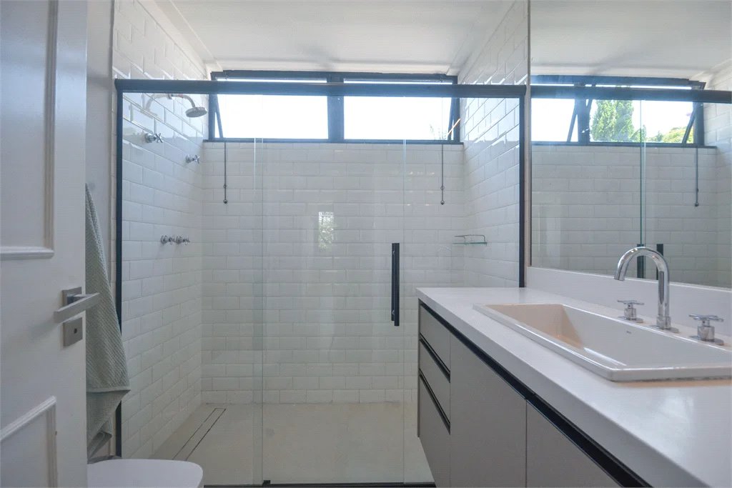 Sobrado à venda com 5 quartos, sendo 1 suíte, em Retiro Morumbi, São Paulo, SP