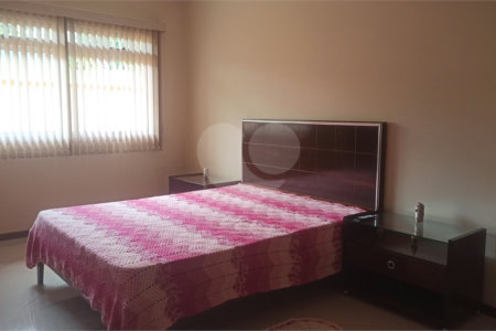 Casa à venda com 3 quartos, sendo 1 suíte, no condomínio Serra da Estrela, Atibaia - SP