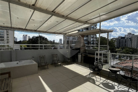 Casa à venda com 3 suítes no condomínio Barbará IV, São Paulo - SP