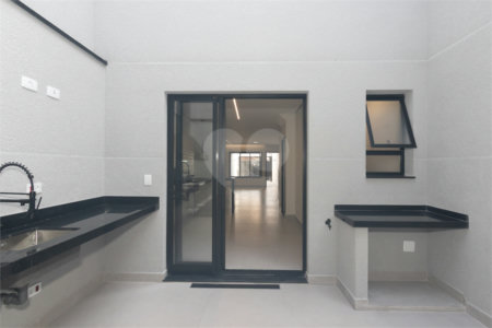 Sobrado à venda com 3 quartos, sendo 1 suíte, em Vila Gumercindo, São Paulo, SP