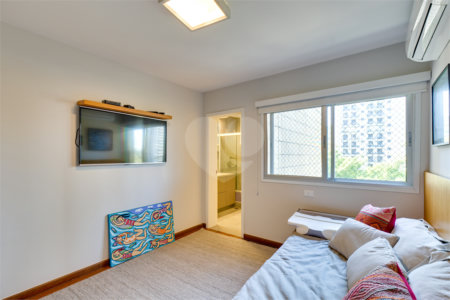 Apartamento à venda com 4 quartos, sendo 3 suítes, em Alto da Boa Vista, São Paulo, SP