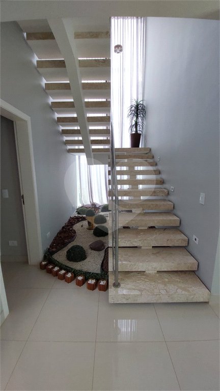 Casa à venda com 4 suítes no condomínio Figueira Garden, Atibaia - SP