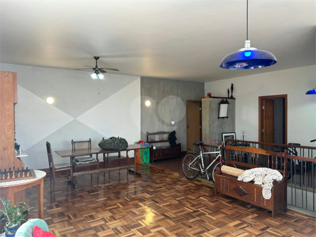 Casa à venda com 5 quartos, sendo 2 suítes,  em Alto da Boa Vista, São Paulo, SP