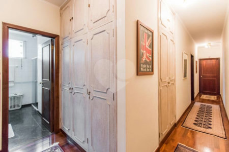 Casa à venda com 5 quartos, sendo 3 suítes, em Alto da Boa Vista, São Paulo, SP