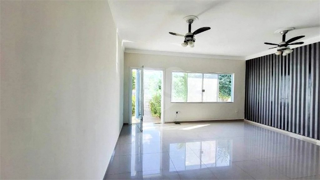 Casa à venda com 3 quartos, sendo 1 suíte, no condomínio Mirante dos Ipes, Salto - SP