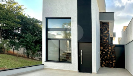 Casa à venda com 2 quartos, sendo 1 suíte,  no condomínio Portal dos Sabiás, Itu - SP