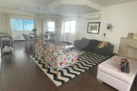 Casa à venda com 5 quartos, sendo 3 suítes, no condomínio Swiss Park, São Bernardo do Campo - SP
