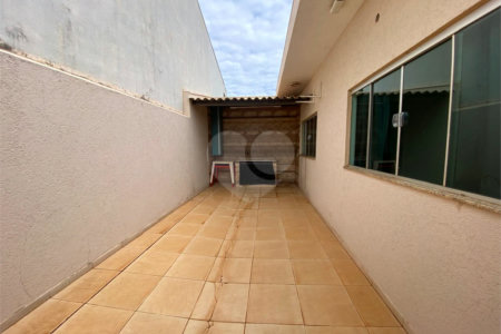 Casa à venda com 3 quartos, sendo 1 suíte,  em Jardim Jamaica, Ponta Porã, MS