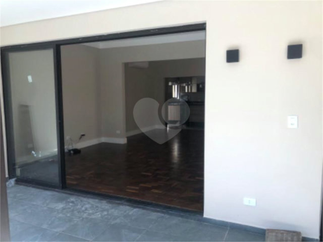 Casa à venda com 4 quartos, sendo 2 suítes,  em Horto Florestal, São Paulo, SP