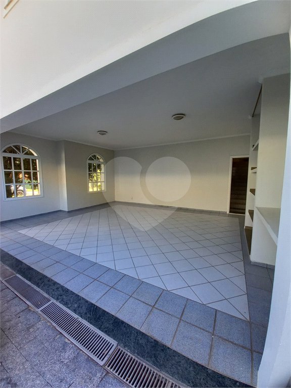 Casa à venda com 5 quartos, sendo 3 suítes, no condomínio Vinhas da Vista Alegre - Lado Sede, Vinhedo - SP