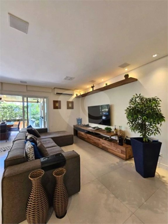 Apartamento à venda com 3 quartos, sendo 1 suíte, em Riviera de São Lourenço, Bertioga, SP