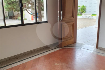 Casa à venda com 2 quartos, sendo 1 suíte,  no condomínio Flamboyant, São Paulo - SP