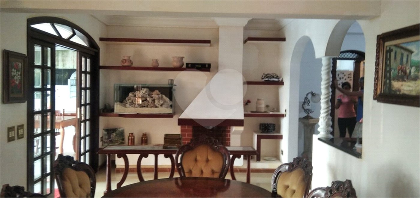 Casa à venda com 6 quartos, sendo 1 suíte, no condomínio Associação Reserva das Hortênsias, Mairiporã - SP