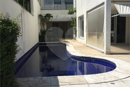 Sobrado à venda ou para alugar com 7 quartos, sendo 4 suítes,  em Cidade Jardim, São Paulo, SP