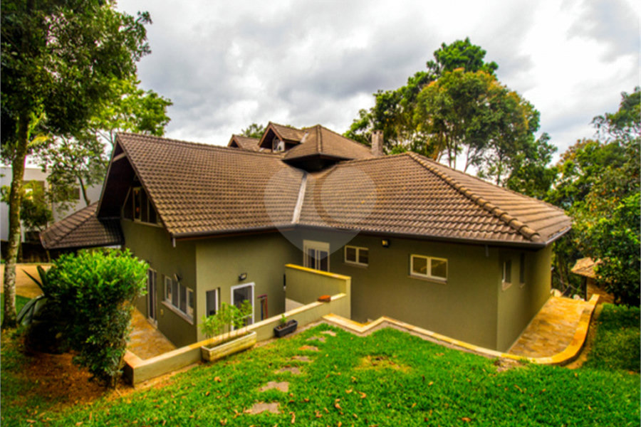 Casa à venda com 4 suítes no condomínio Alpes da Cantareira, Mairiporã - SP