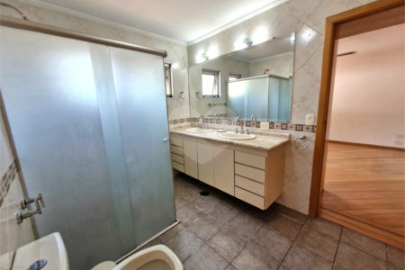 Casa à venda com 4 quartos, sendo 1 suíte,  em Granja Julieta, São Paulo, SP