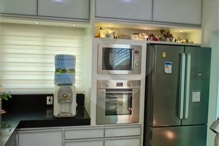 Casa à venda com 3 suítes no condomínio Figueira Garden, Atibaia - SP