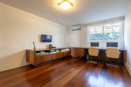 Casa à venda com 4 suítes em Jardim Guedala, São Paulo, SP
