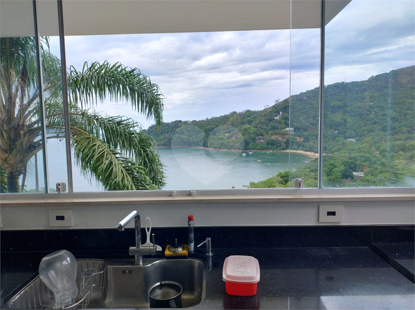 Casa à venda com 4 suítes em Praia Vermelha, Ubatuba, SP