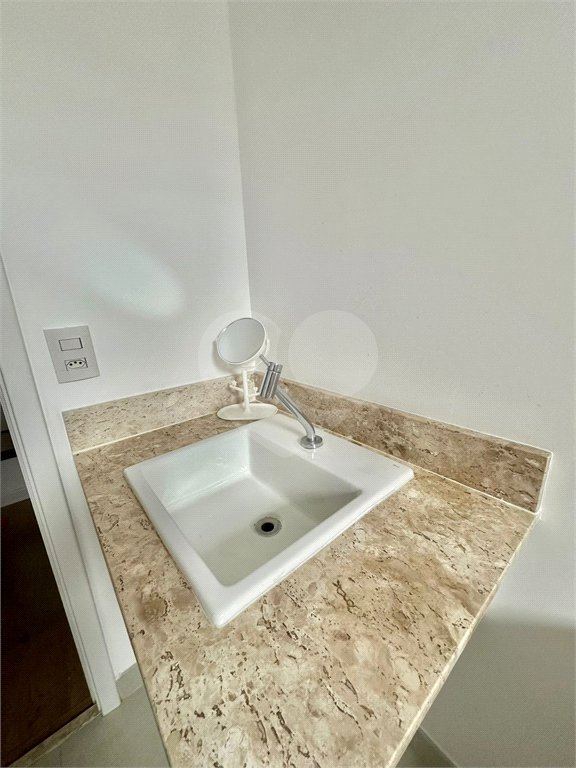 Apartamento à venda com 3 quartos, sendo 1 suíte,  em Vila Andrade, São Paulo, SP