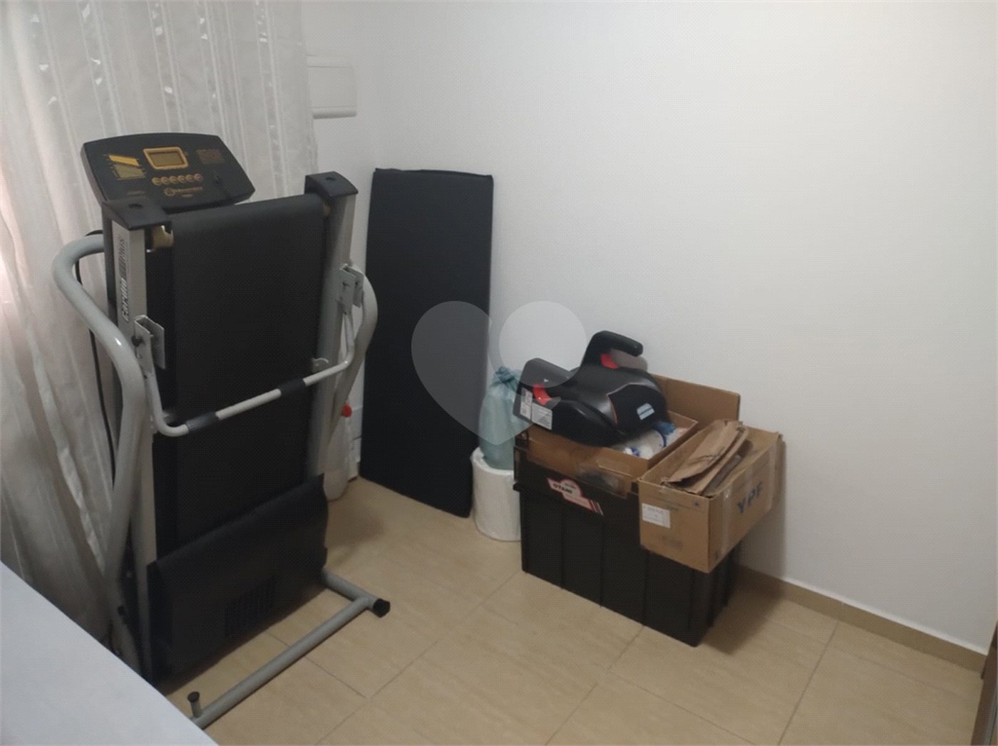 Casa à venda com 2 quartos, sendo 1 suíte, no condomínio Residencial Karen, São Paulo - SP
