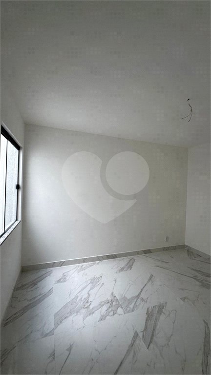 Casa à venda com 2 quartos, sendo 1 suíte, no condomínio Parque Guará, Rio de Janeiro - RJ